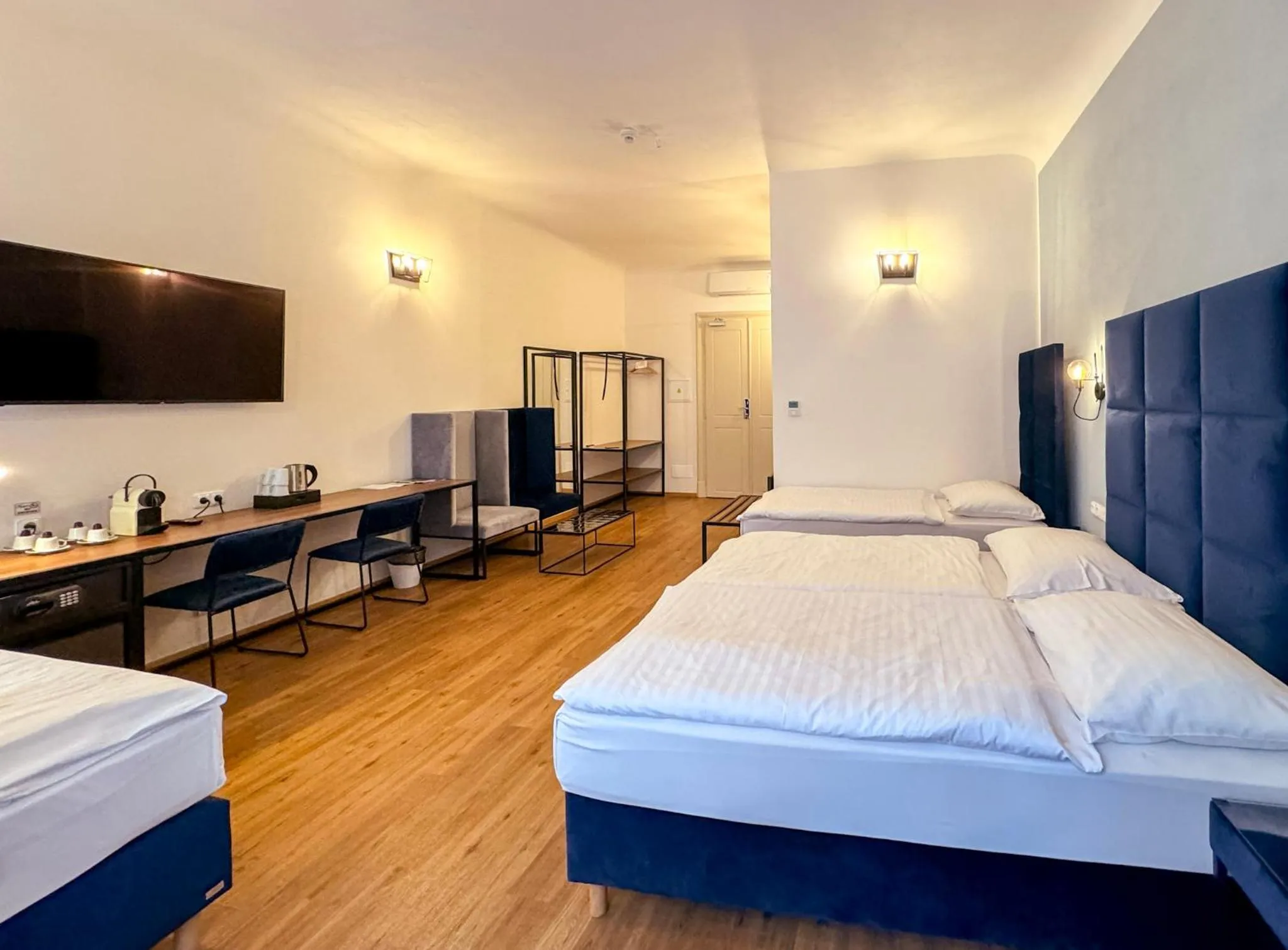 Comfort Rooms & Suites gallery image 5