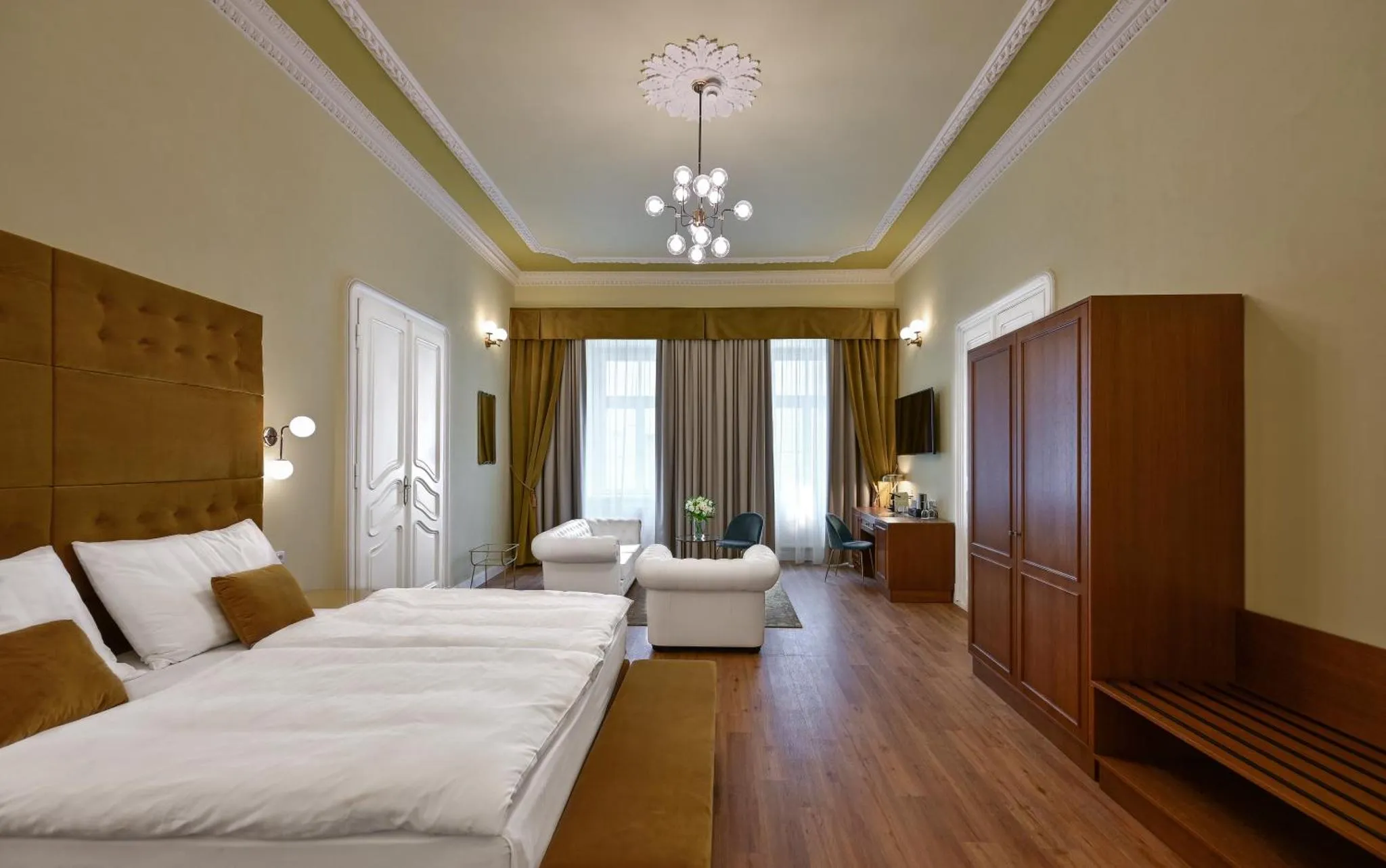 Náhled galerie Apartmá Superior s výhledem do ulice 3