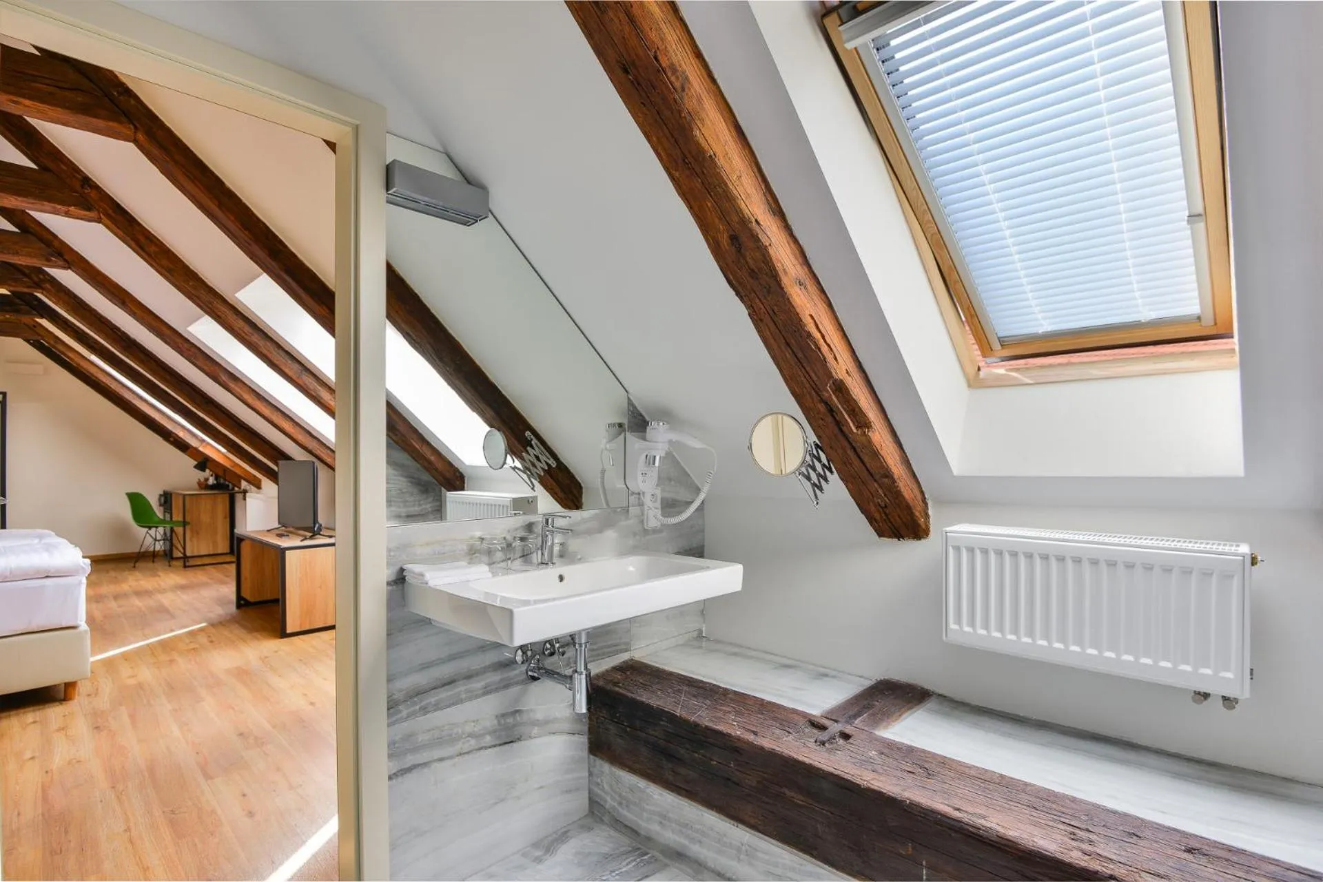 Superior & Deluxe Rooms gallery image 4